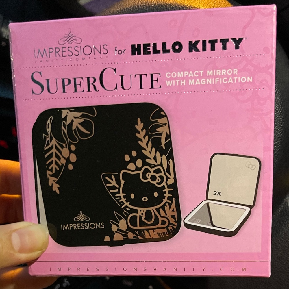 Impressions: Hello Kitty Black Compact Mirror with LED lights